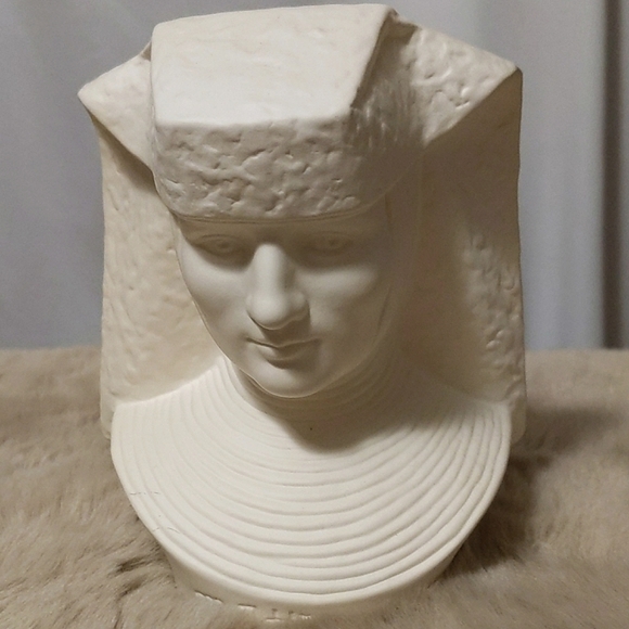 Hummel Nun Bust